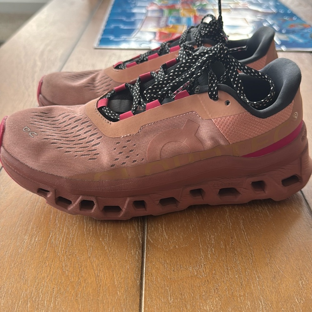 On Running Women's Sneakers in Pink and Black- gently used